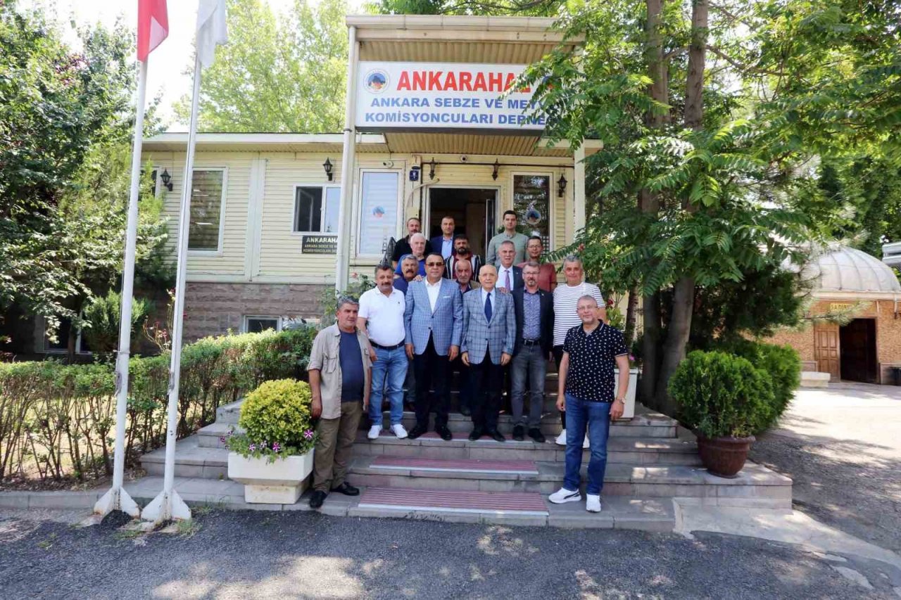 Başkan Yaşar toptancı hali esnafının sorunlarını dinledi