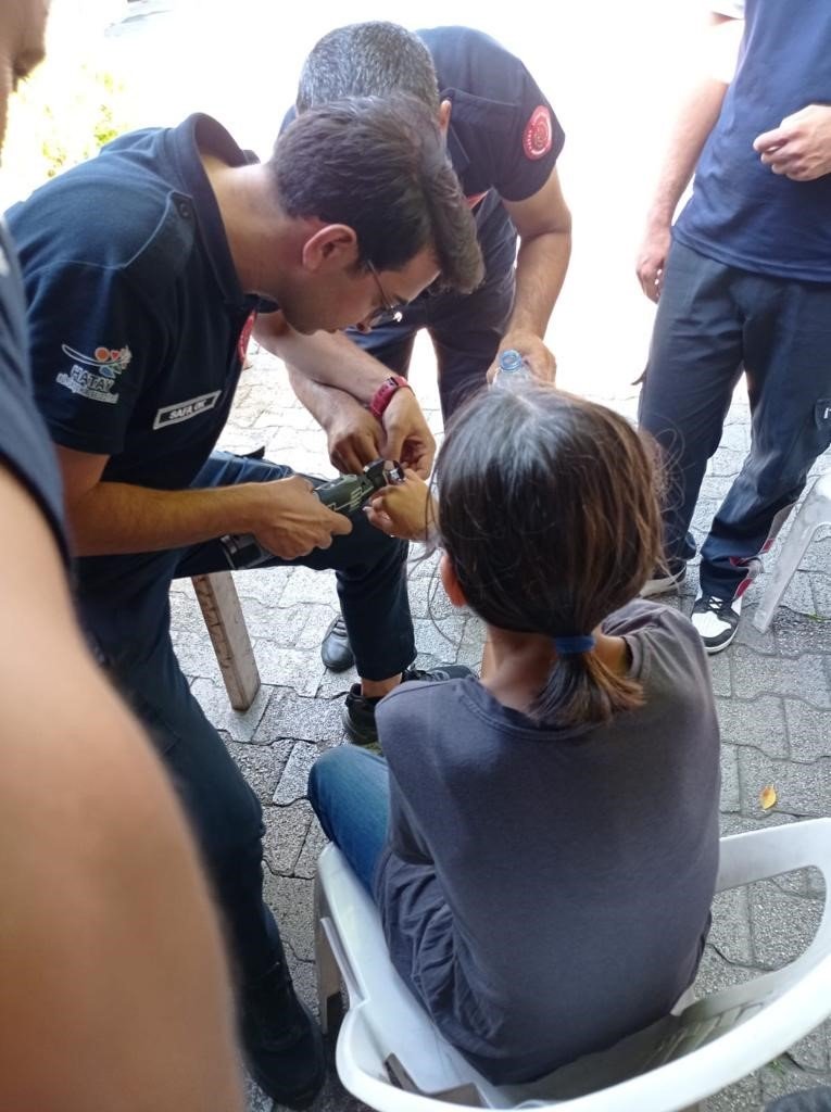 Yüzük çıkmayınca imdada itfaiye ekipleri yetişti