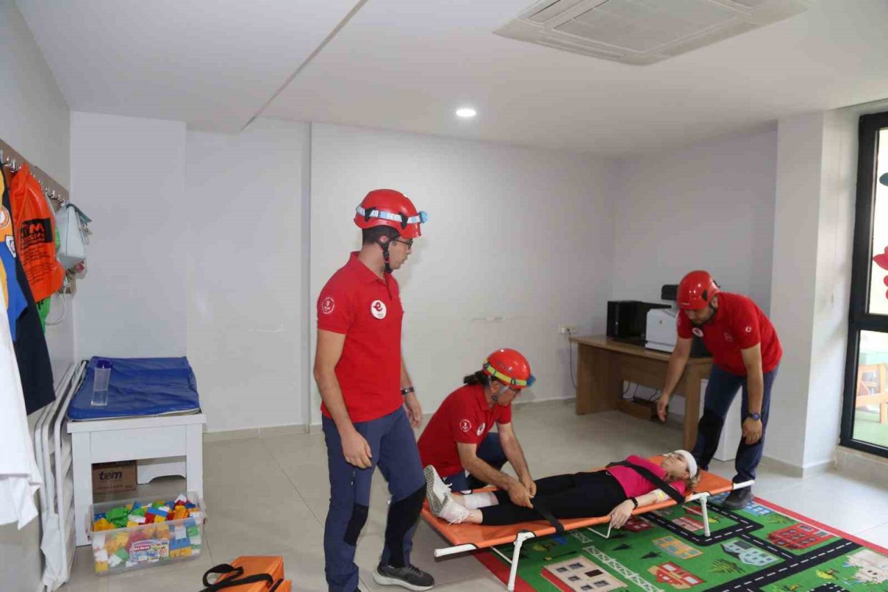 Efeler’in çocuklarına deprem eğitimi verildi