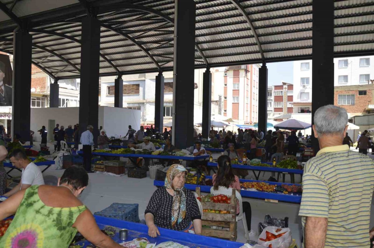 Çine’de Eski Peynir Hali’nde ilk pazar kuruldu