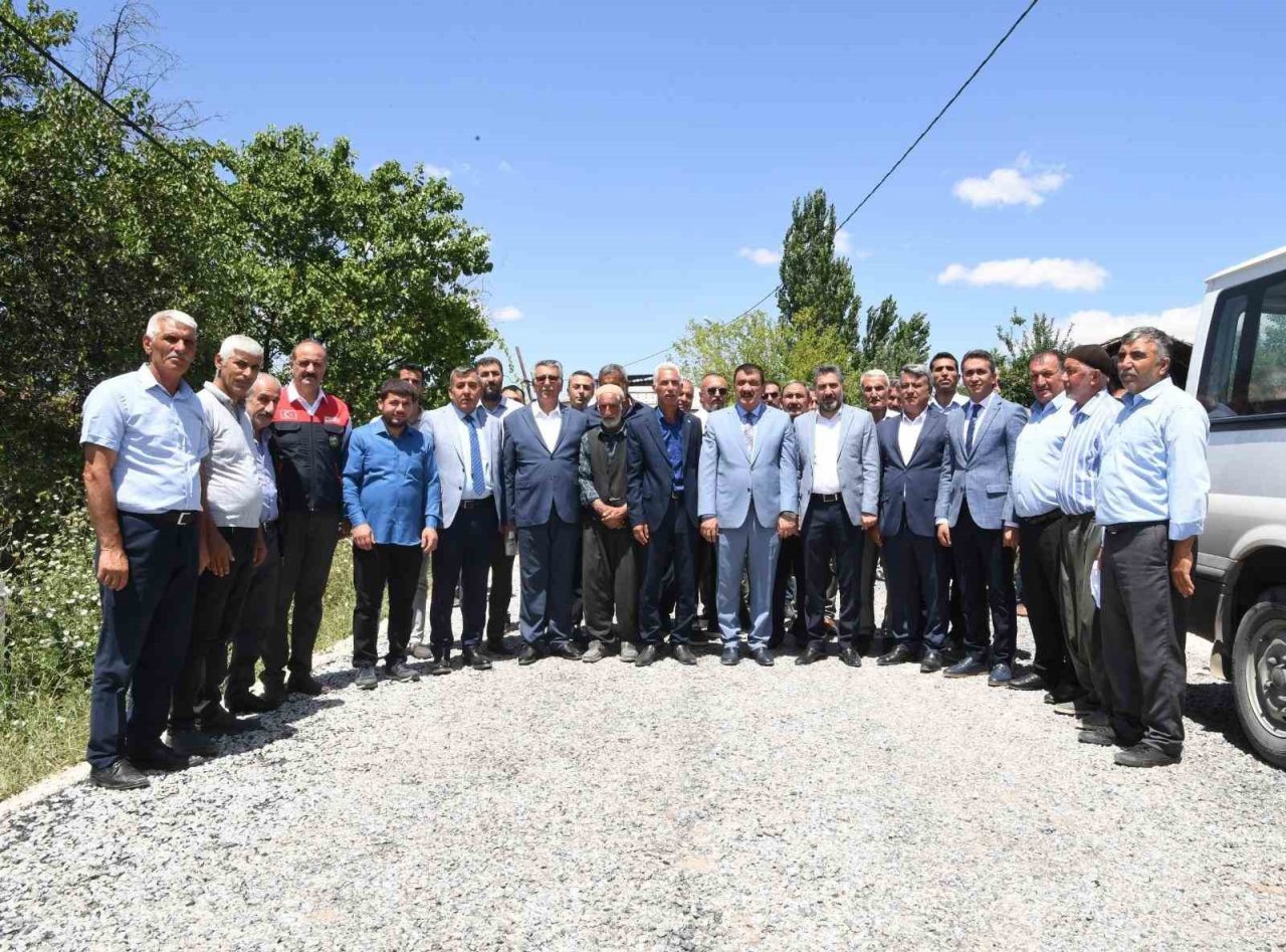 Gürkan: "Yazıhan’a 470 kilometre asfalt yapıldı"