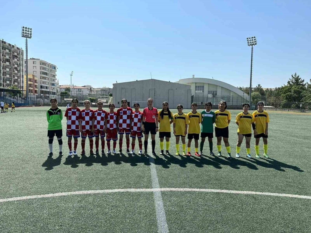 Batmanlı futbolcu kızlar, bölge şampiyonu oldu