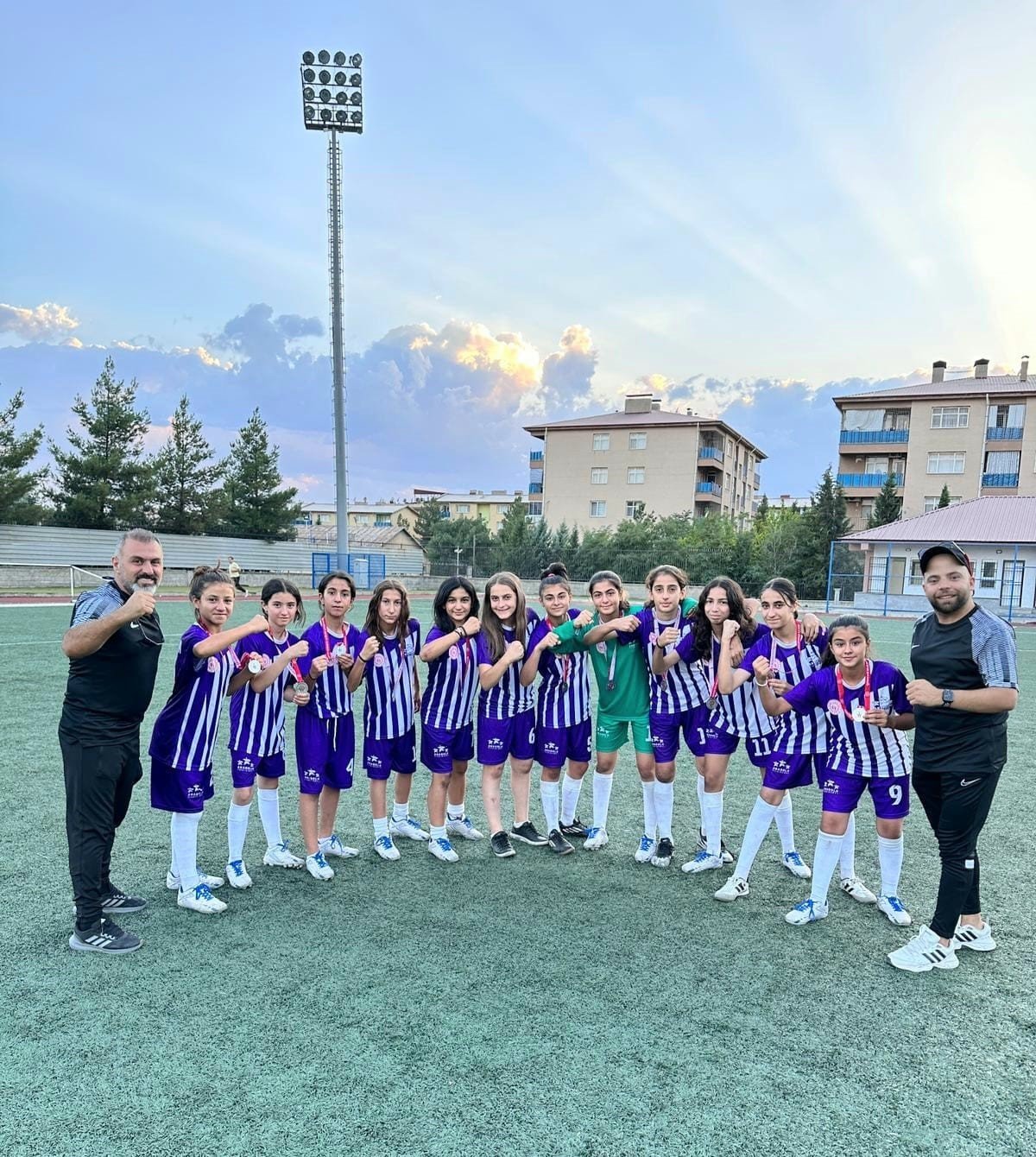 Batmanlı futbolcu kızlar, bölge şampiyonu oldu