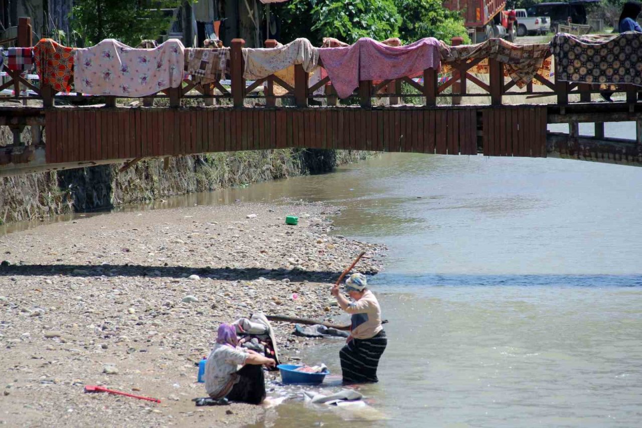 Selin vurduğu Piraziz ilçesinde temizlik çalışmaları başladı