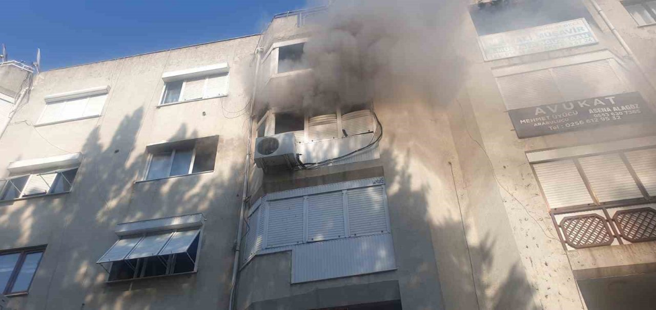 Binadaki yangında mahsur kalanları itfaiye kurtardı