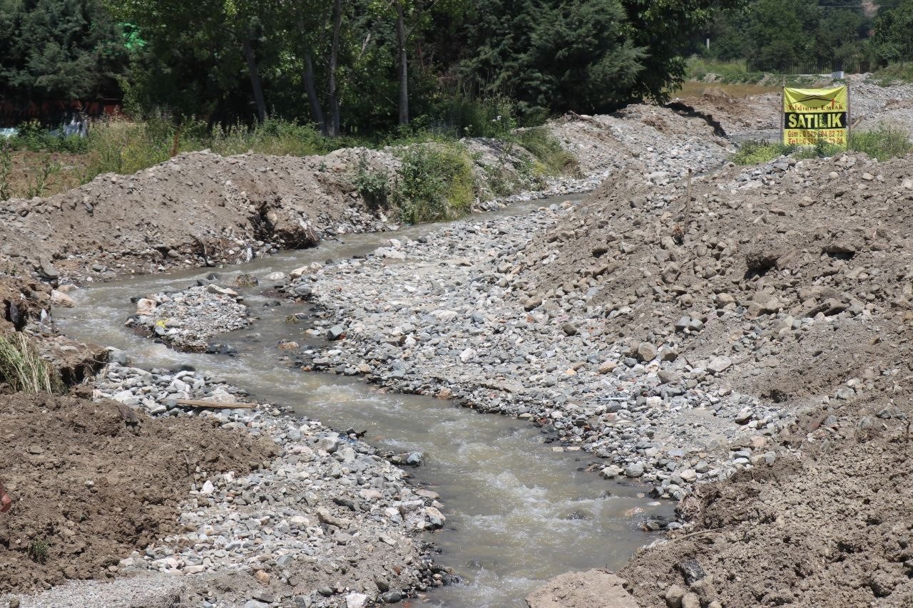 Selin hasar verdiği D-100 kara yolunda onarım çalışması başlatıldı