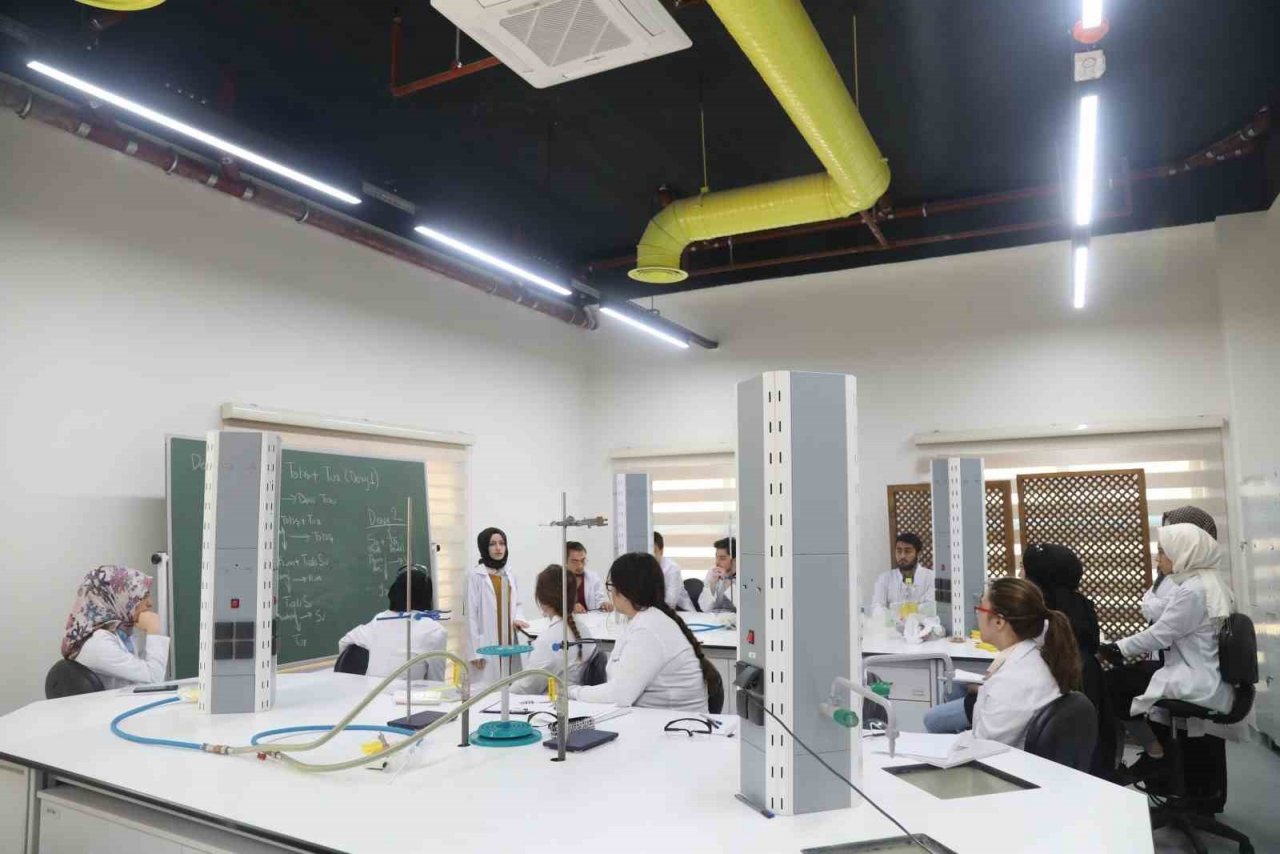 BTÜ aday öğrencilerle buluşuyor