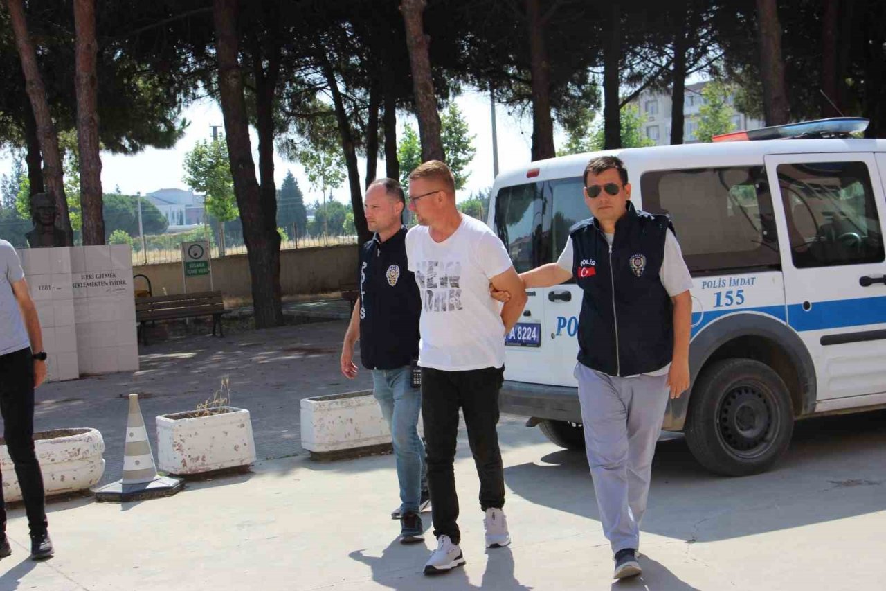 Gelibolu’da hakkında 52 yıl 8 ay kesinleşmiş hapis cezası bulunan zanlı yakalandı