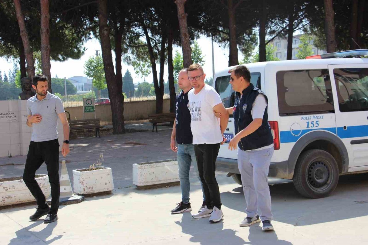 Gelibolu’da hakkında 52 yıl 8 ay kesinleşmiş hapis cezası bulunan zanlı yakalandı