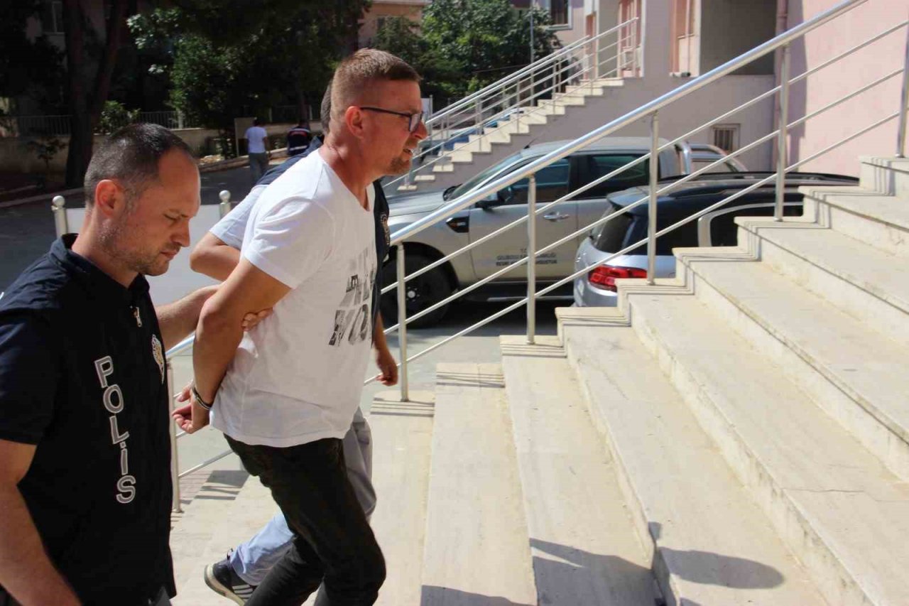 Gelibolu’da hakkında 52 yıl 8 ay kesinleşmiş hapis cezası bulunan zanlı yakalandı