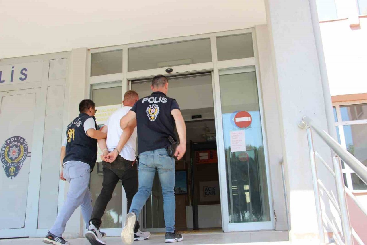 Gelibolu’da hakkında 52 yıl 8 ay kesinleşmiş hapis cezası bulunan zanlı yakalandı