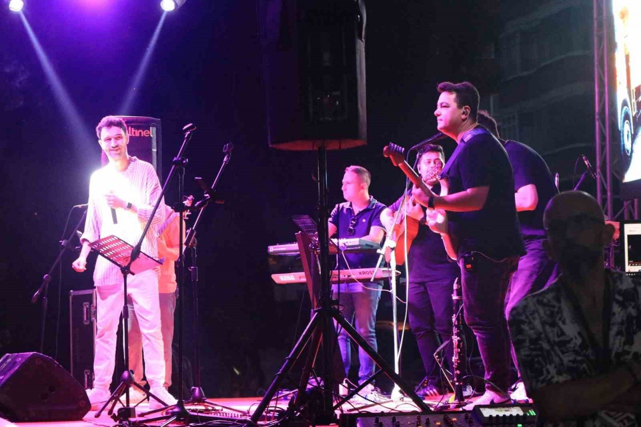 Çiftlikköy Gençlik Festivali ile eğlence devam ediyor