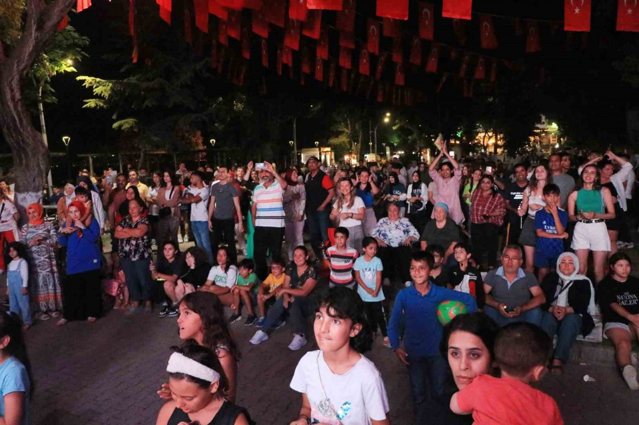 Çiftlikköy Gençlik Festivali ile eğlence devam ediyor
