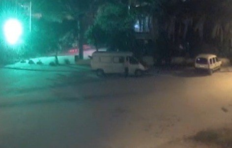 Biri gözetledi, diğeri çaldı