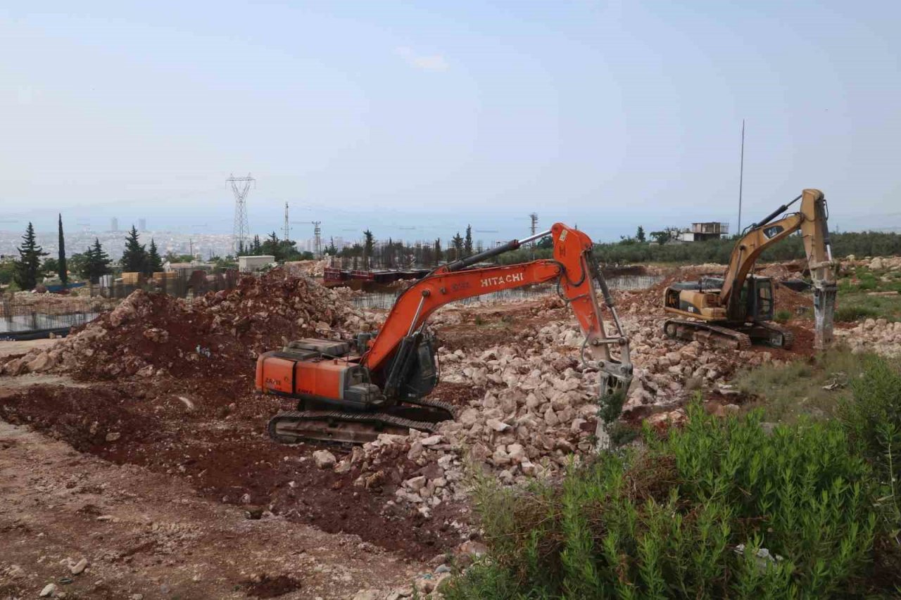 Enkaz kent Hatay’da deprem konutları yükseliyor