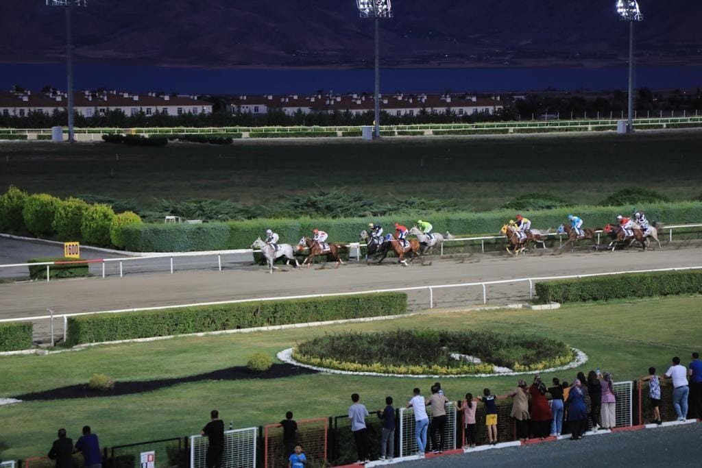 Elazığ Valilik Koşusu’nu Sararhan kazandı