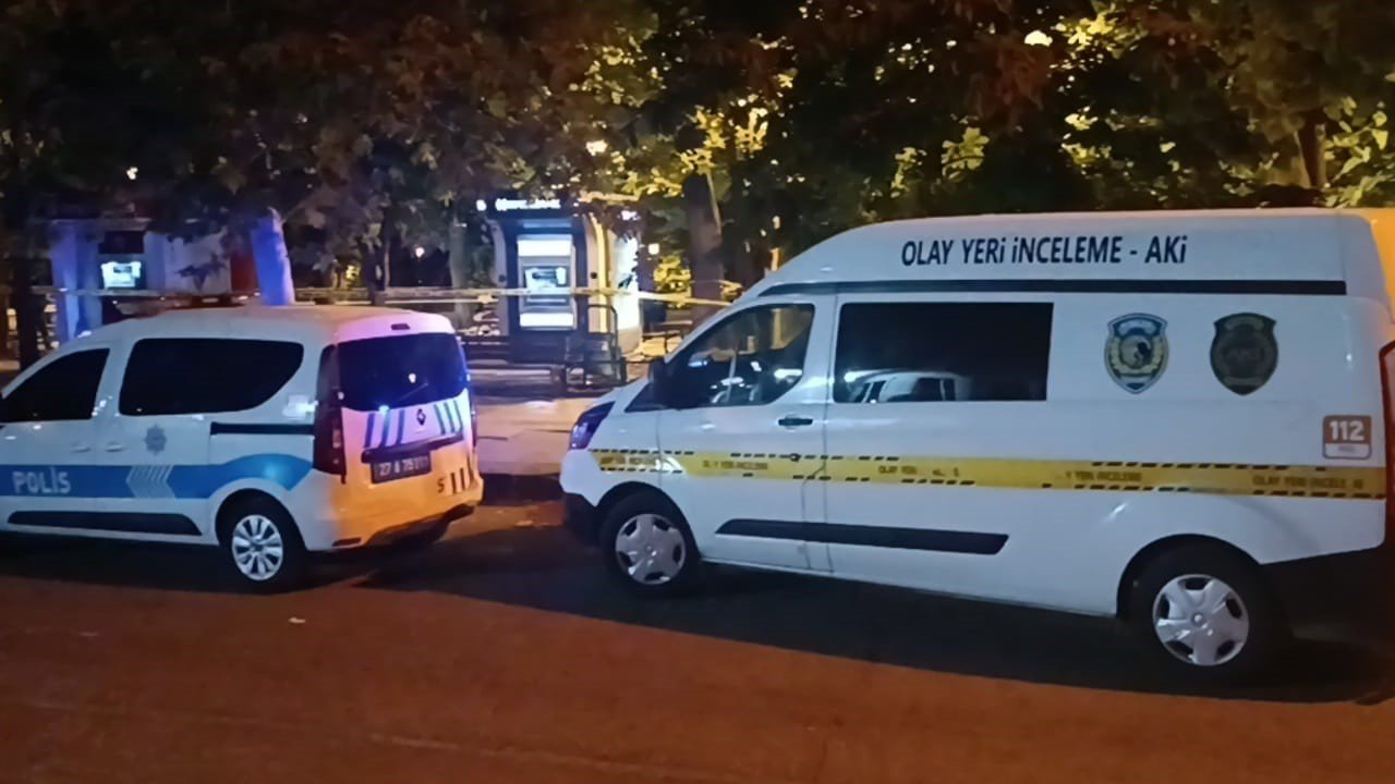 Gaziantep’te bıçakladığı bekçiler tarafından vurulan saldırgan öldü