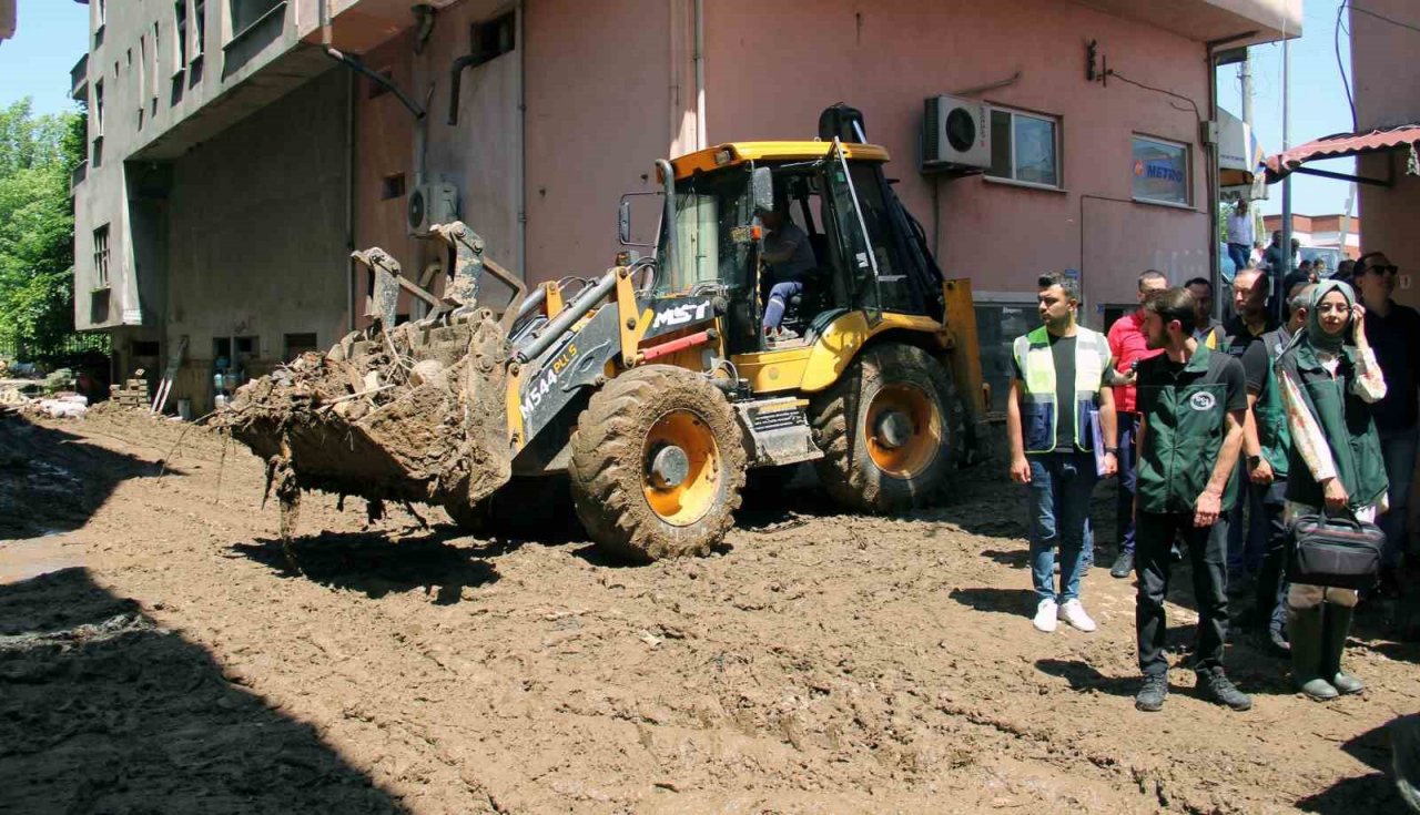 Selin vurduğu Piraziz ilçesinde temizlik çalışmaları başladı