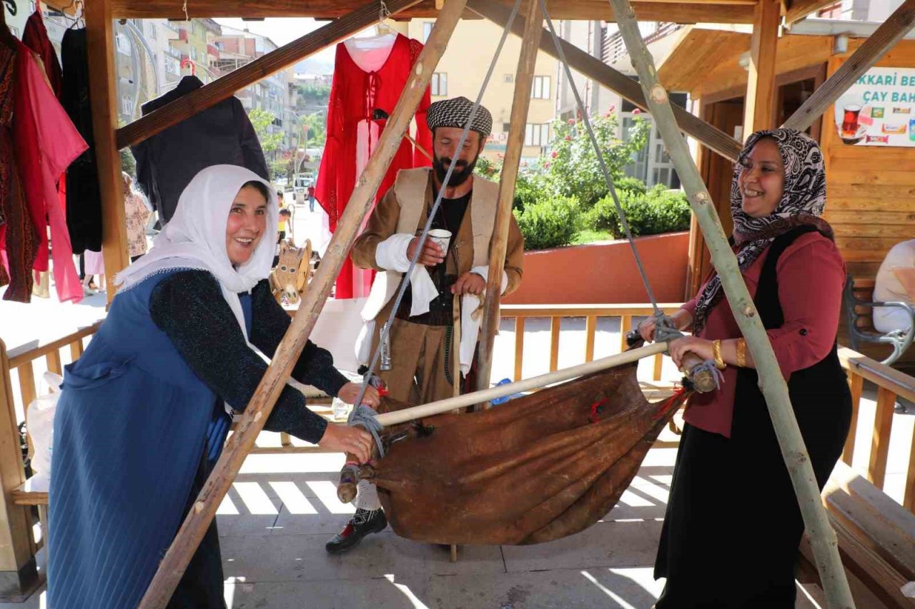 Hakkari’de el sanatları ve resim sergisi düzenlendi