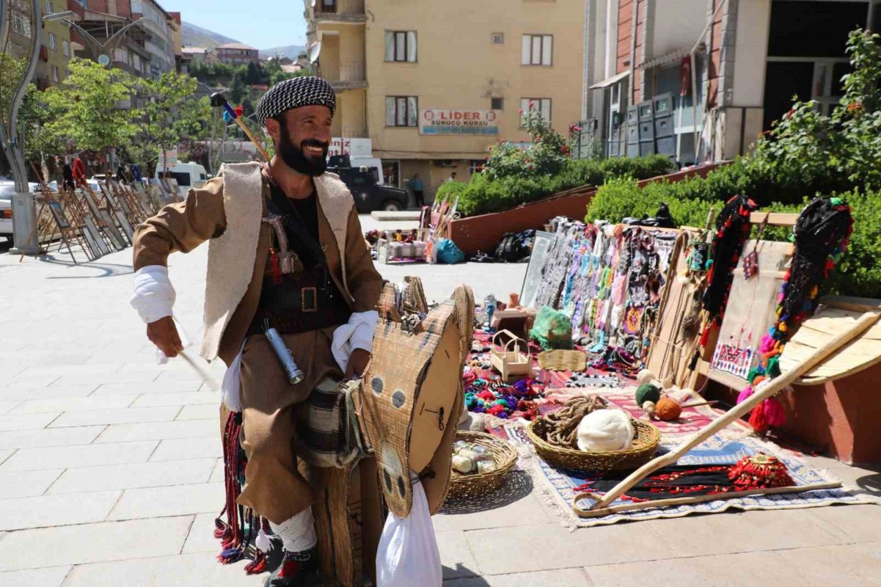 Hakkari’de el sanatları ve resim sergisi düzenlendi