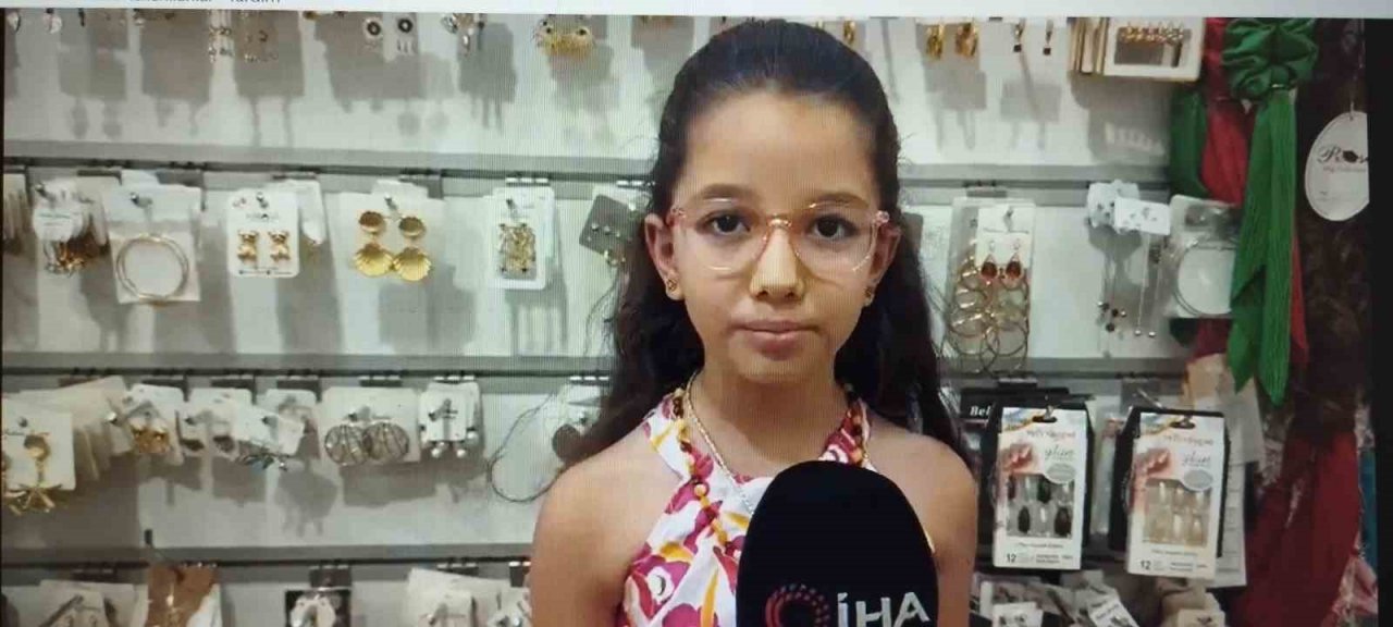 Mardinli küçük kız ’Patates TV’de sunduğu haberde harabeye dönen hamama dikkat çekti