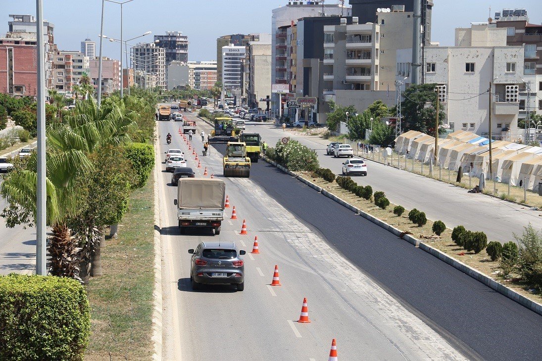 Hatay Büyükşehirden, E-5 karayolunda beton asfalt çalışması