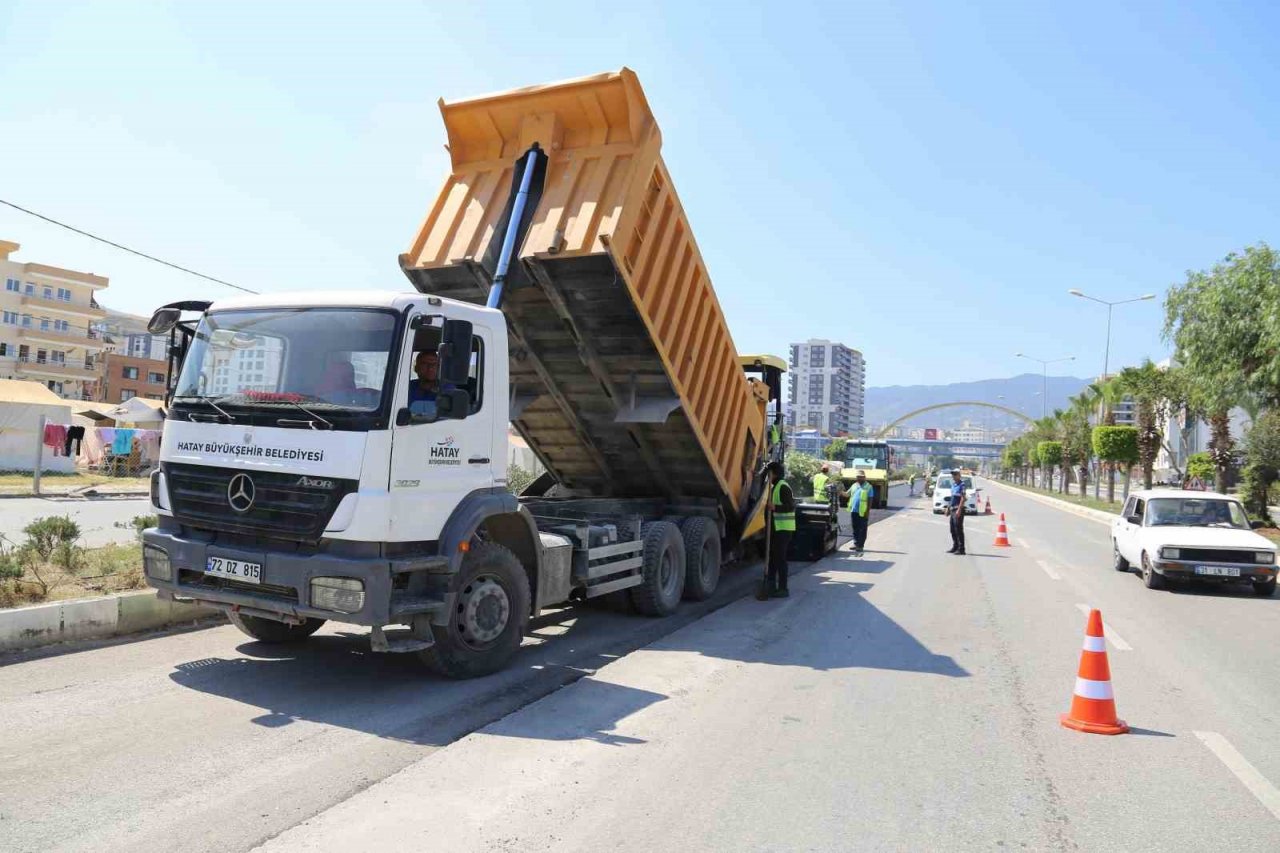 Hatay Büyükşehirden, E-5 karayolunda beton asfalt çalışması