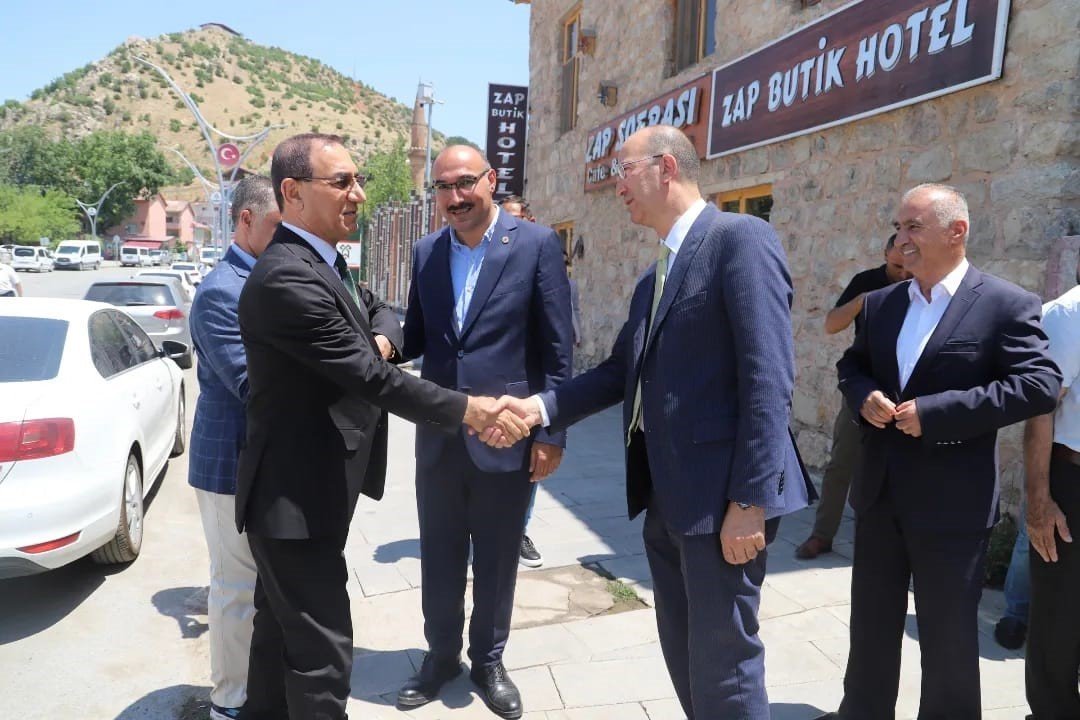 Irak kafilesi Çukurca’yı gezdi