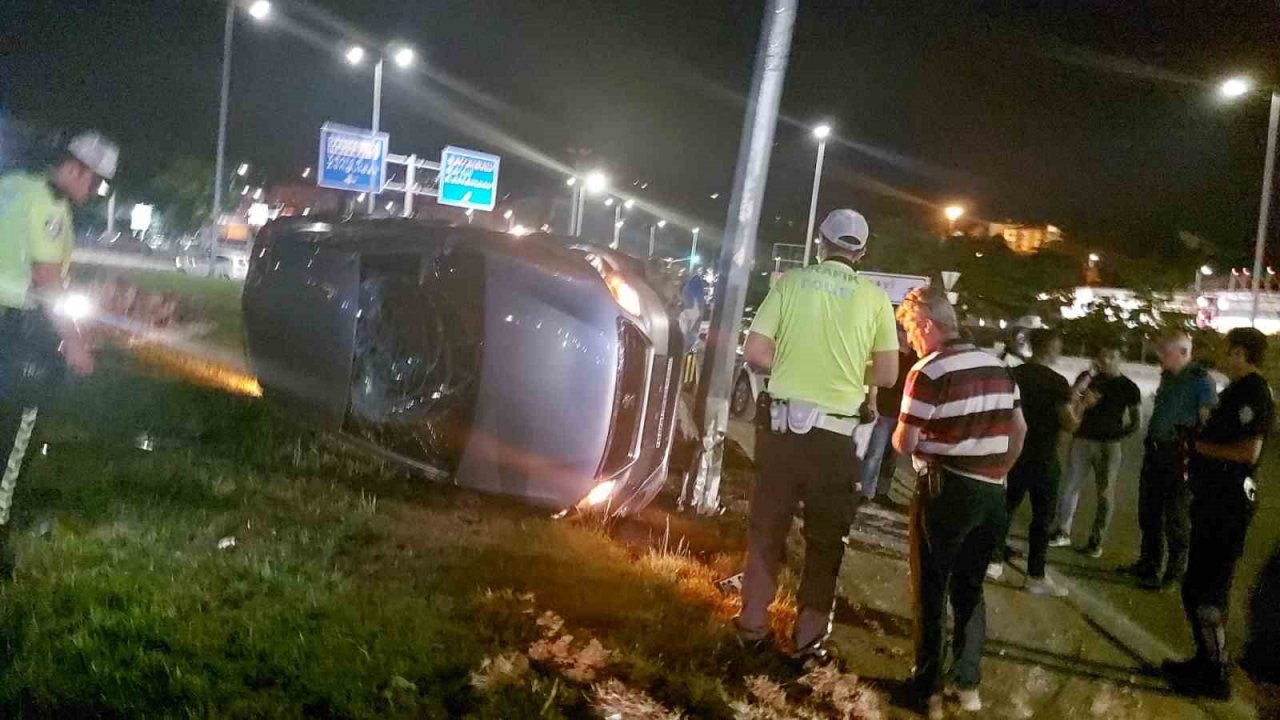 Çalıntı otomobille ’dur’ ihtarına uymayan sürücü kaza yaptı