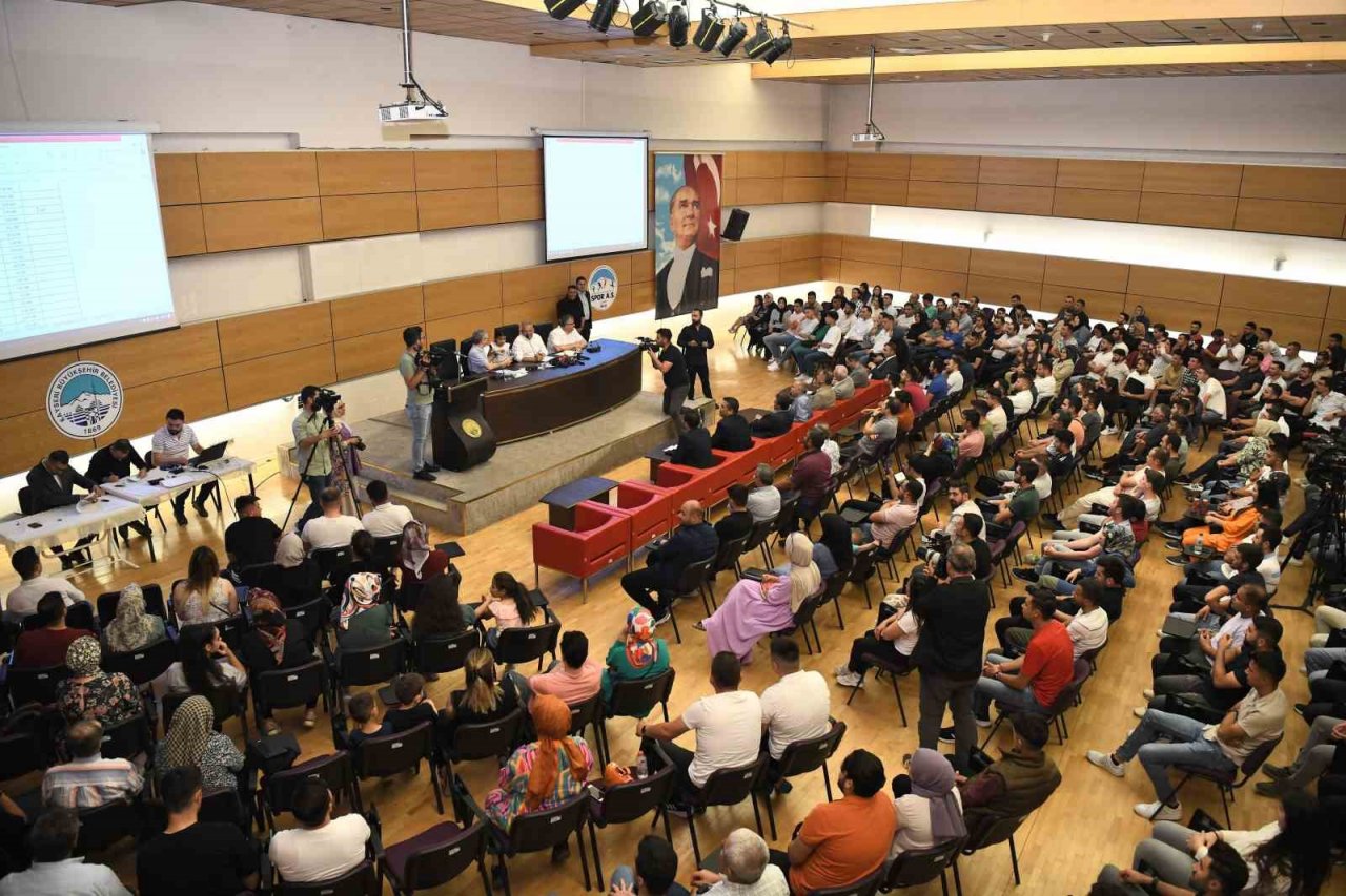 Kayseri Büyükşehir Belediyesi noter huzurunda kura ile personel aldı