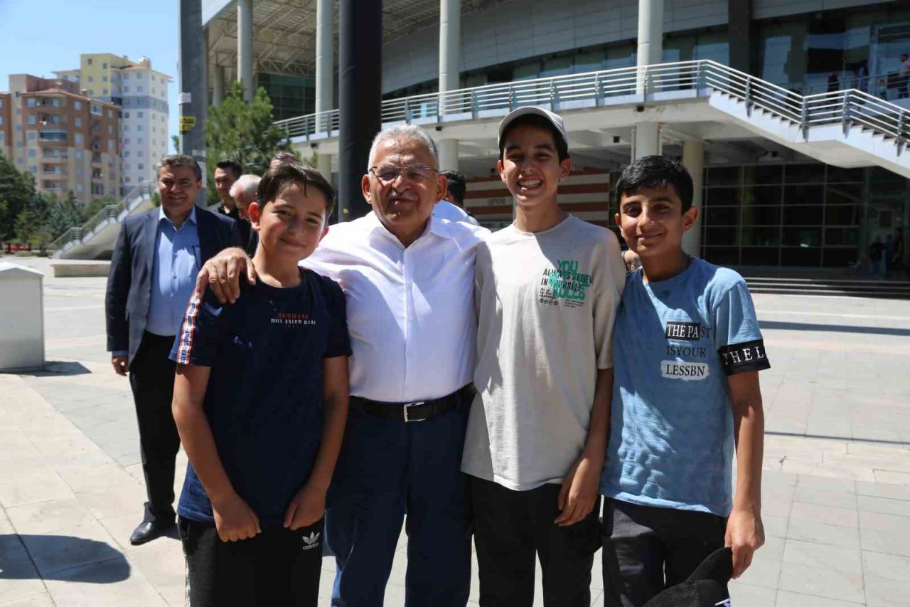 Kayseri Büyükşehir Belediyesi noter huzurunda kura ile personel aldı