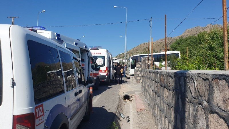 İşçi servisleri çarpıştı: 14 yaralı