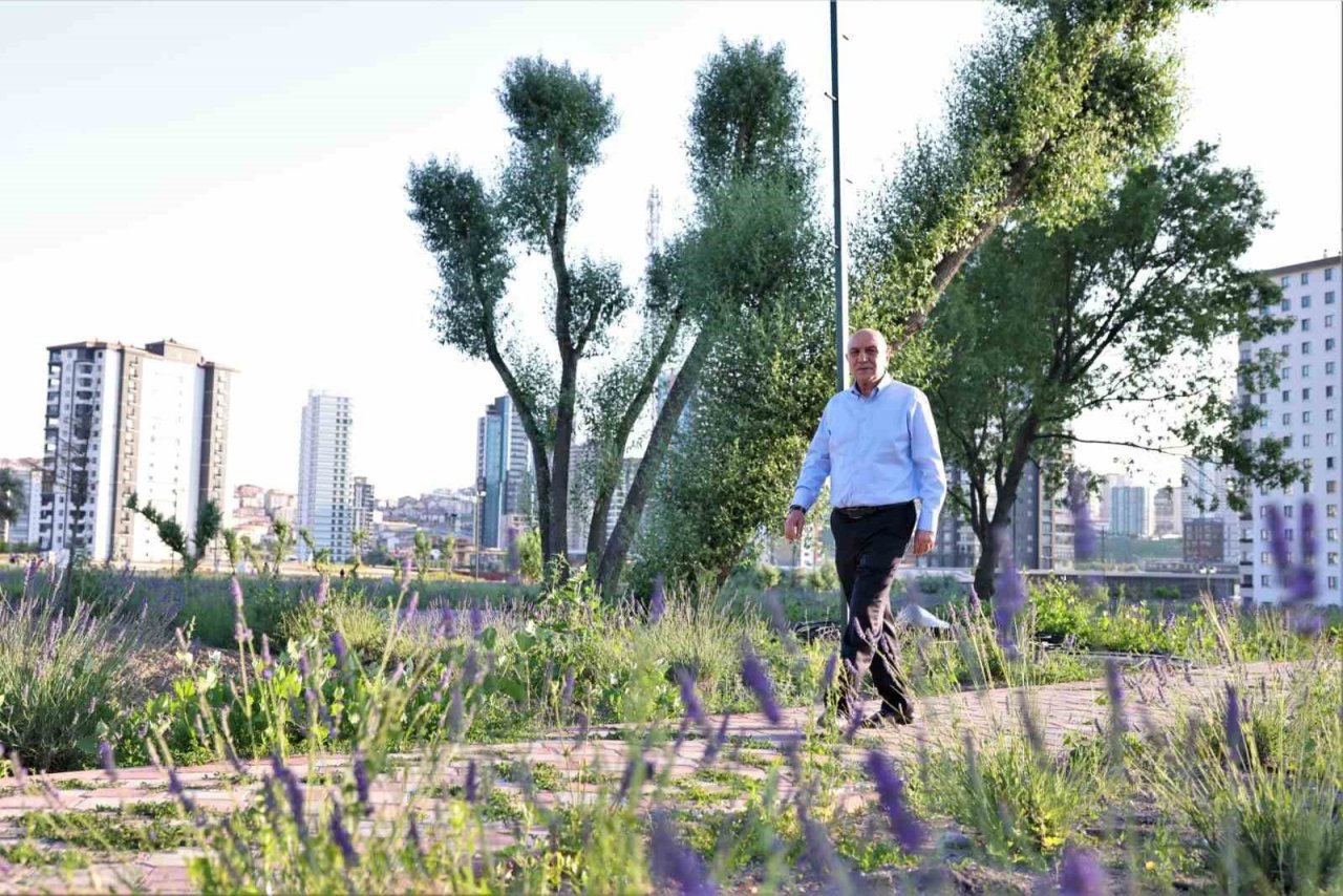 Başkan Altınok fotoğrafçıları lavanta ve gül bahçesine davet etti