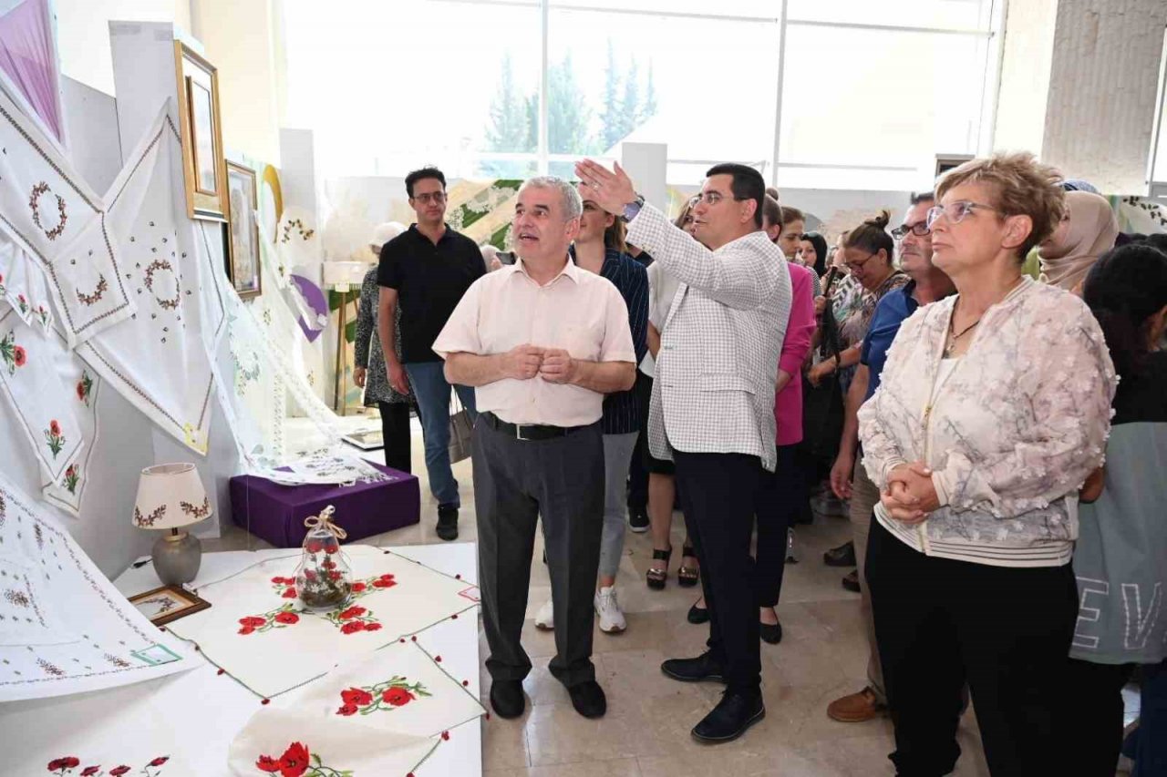 Kepez’in 12. Geleneksel AKMEK Yıl Sonu Sergisi açıldı