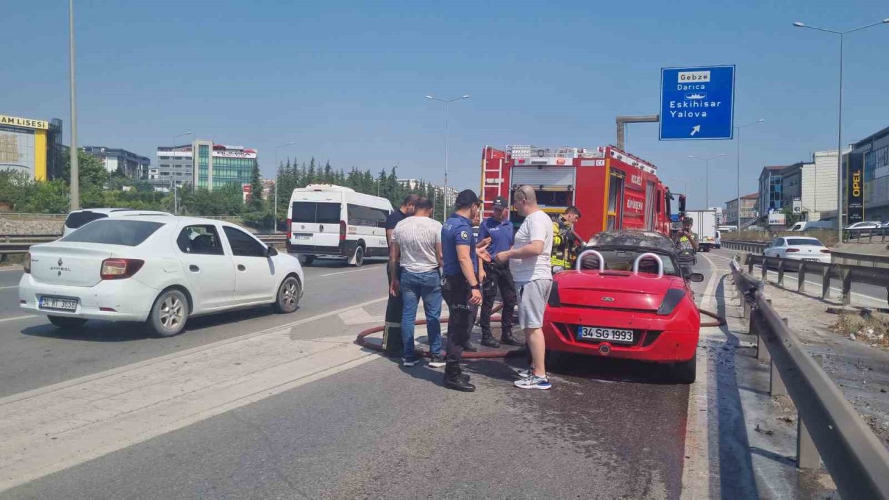 Bugün aldığı otomobili alev alev yandı