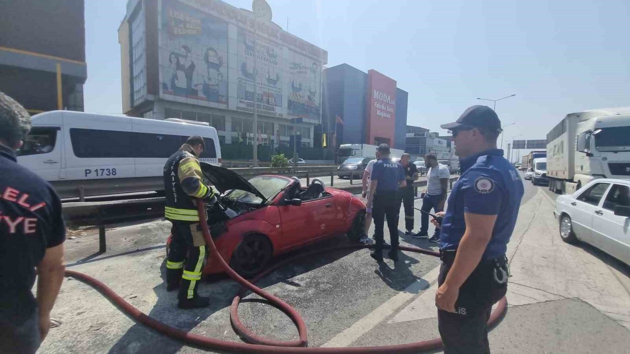 Bugün aldığı otomobili alev alev yandı