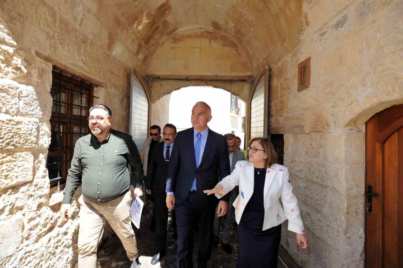 Bakan Ersoy, Gaziantep Kültür Yolu’ndaki tarihi yapıları inceledi