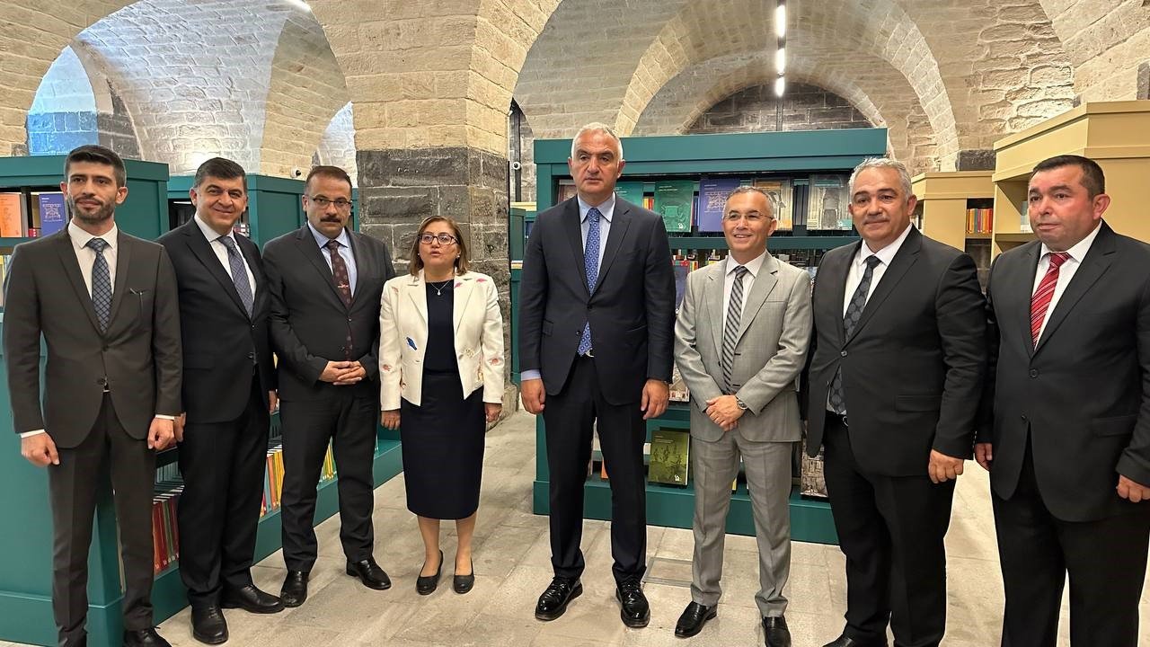 Bakan Ersoy, Kelime-i Tevhid Hat Sergisi’ni gezdi