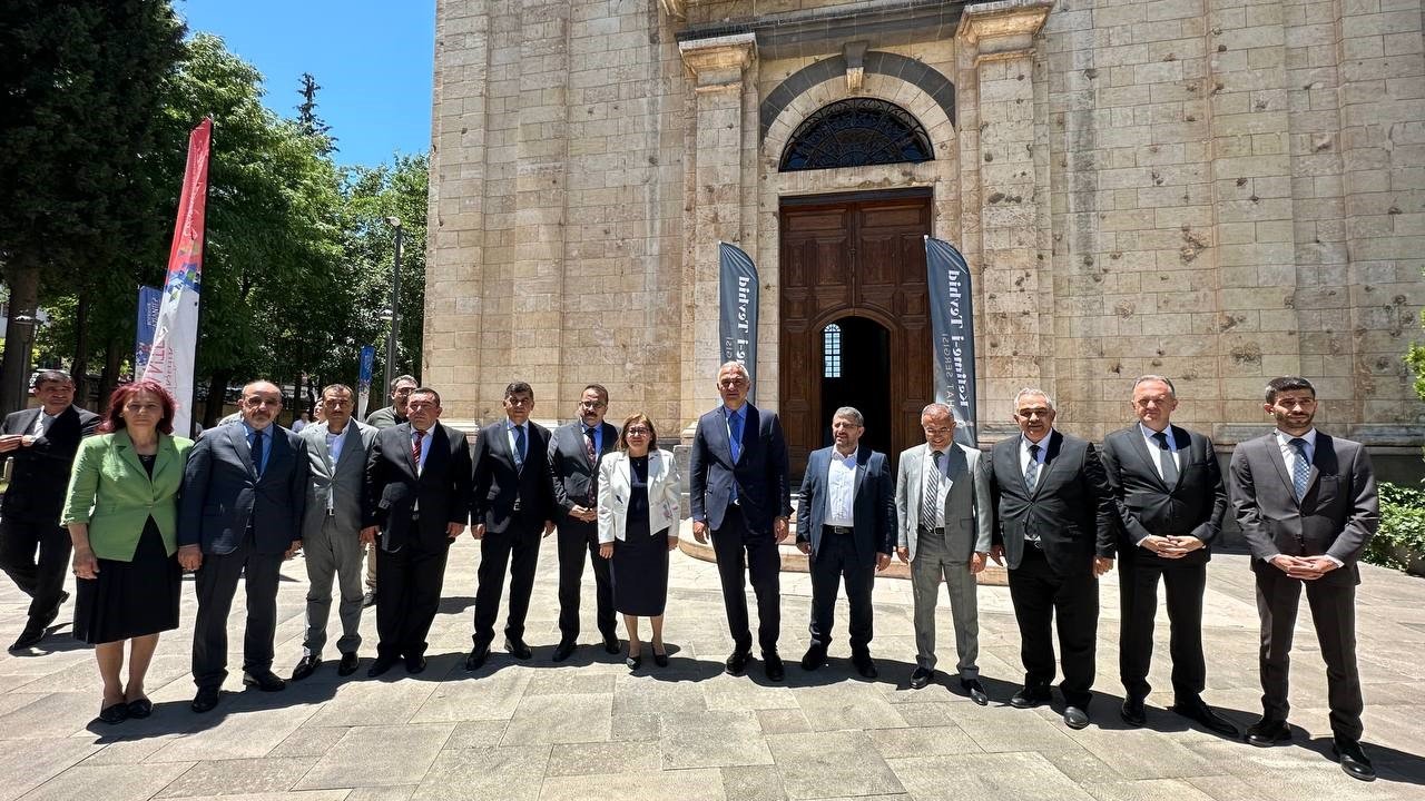 Bakan Ersoy, Kelime-i Tevhid Hat Sergisi’ni gezdi