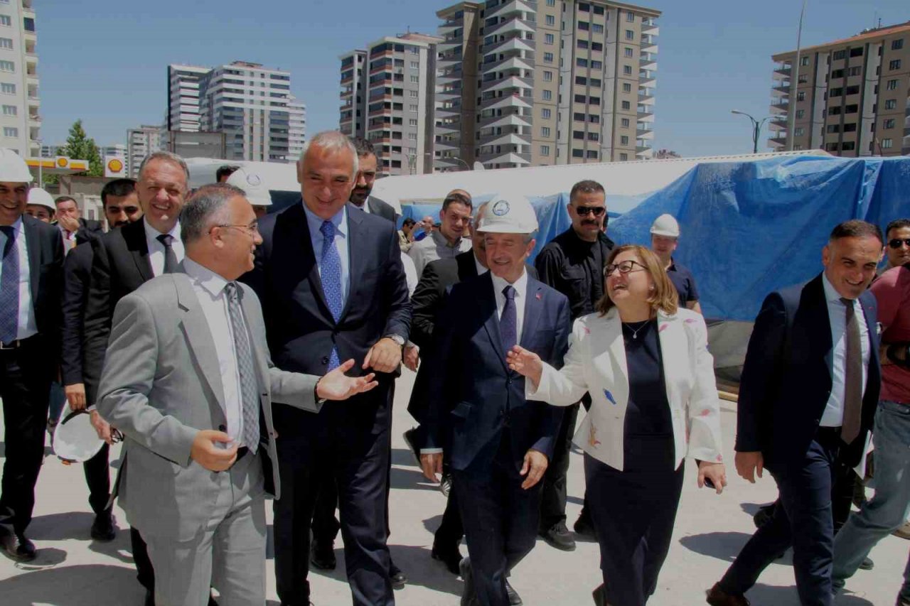 Bakan Ersoy’dan Şahinbey’in dev eserlerine tam not
