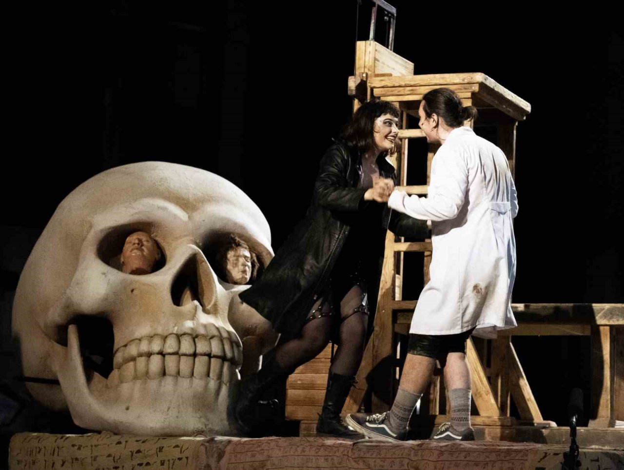 On ülkeden genç oyuncular tek oyunda aynı sahnede buluştu