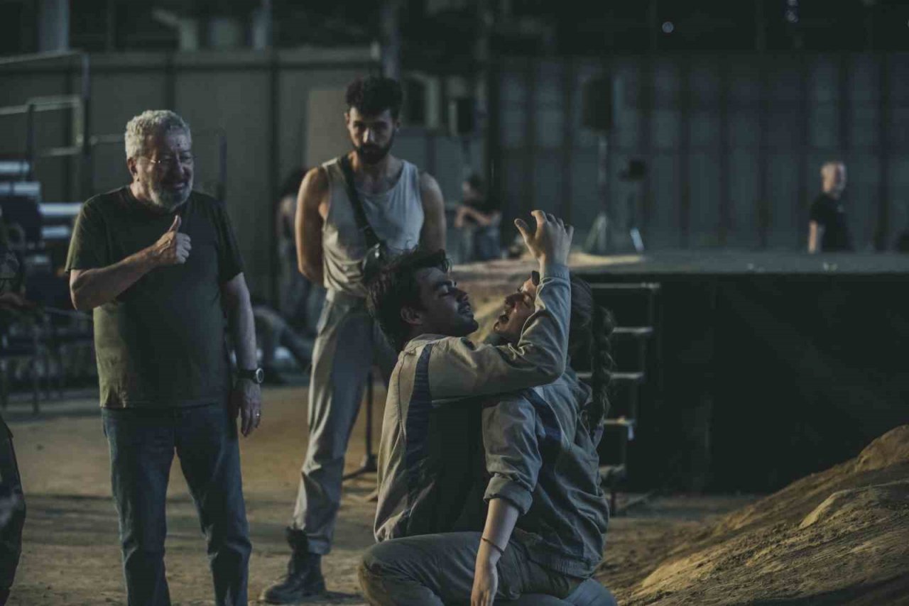 On ülkeden genç oyuncular tek oyunda aynı sahnede buluştu