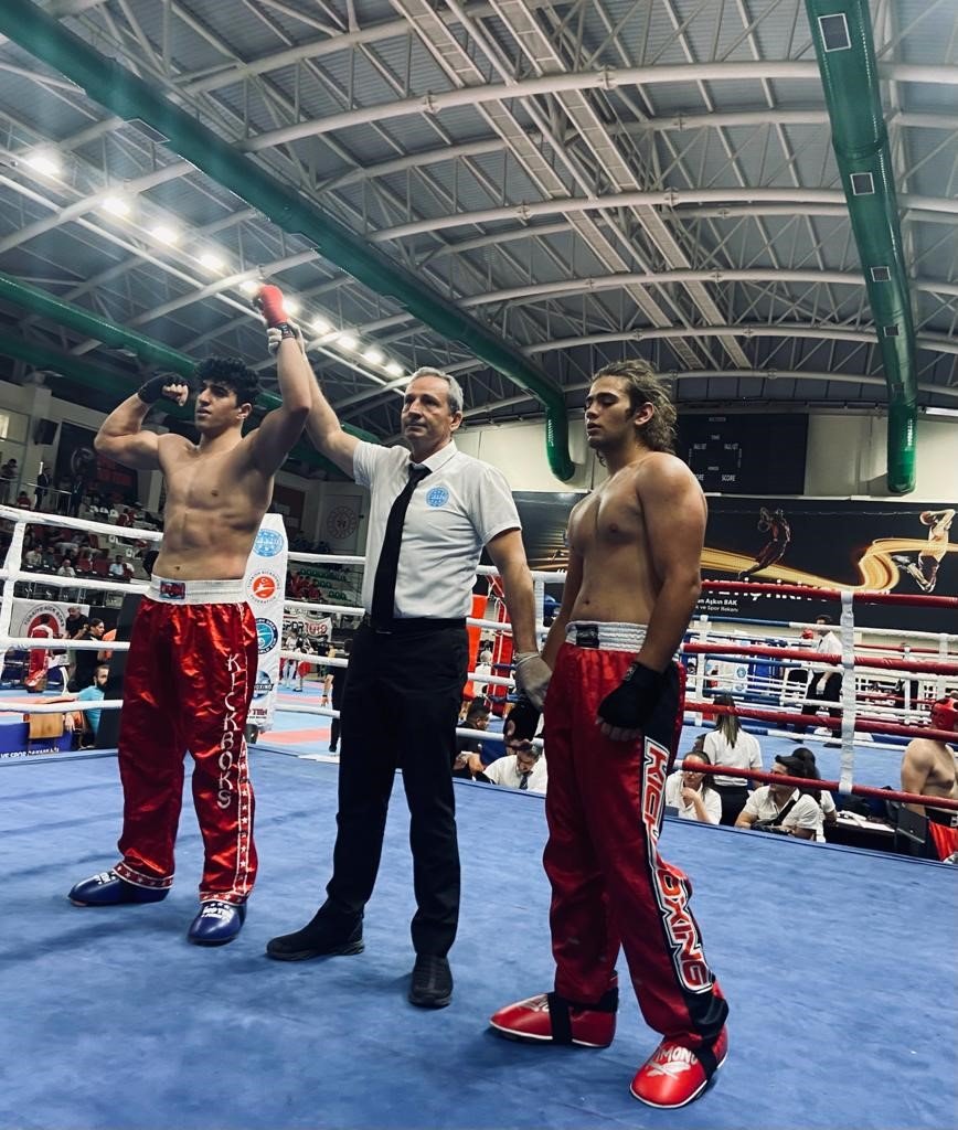 Cizreli milli sporcu Çelik, Türkiye Kick Boks Şampiyonası’nda şampiyon oldu