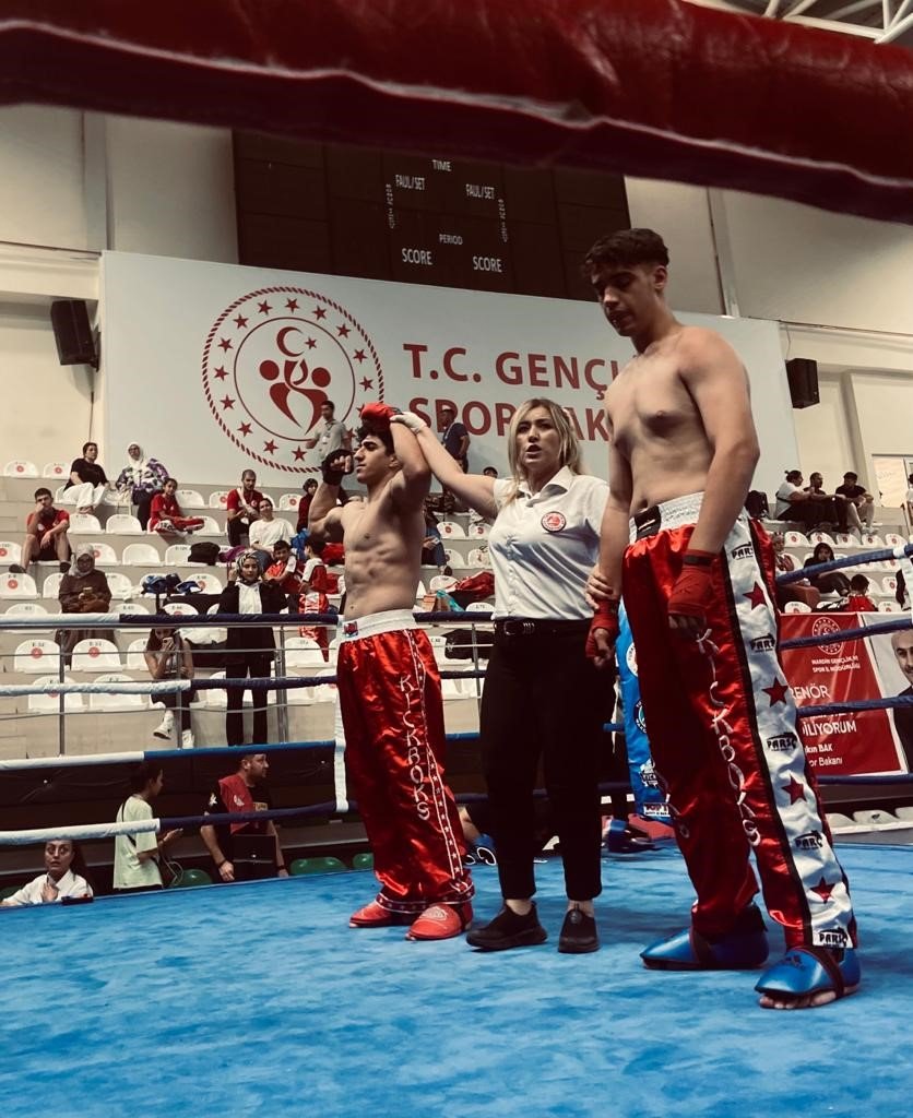 Cizreli milli sporcu Çelik, Türkiye Kick Boks Şampiyonası’nda şampiyon oldu