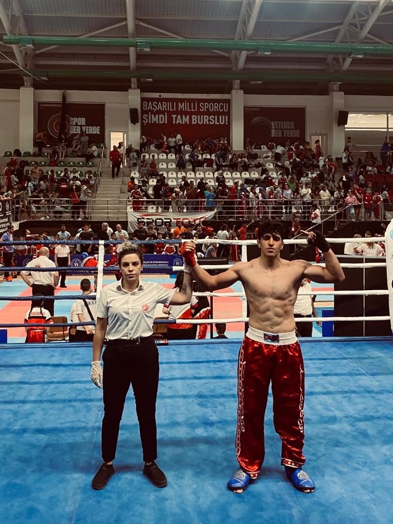 Cizreli milli sporcu Çelik, Türkiye Kick Boks Şampiyonası’nda şampiyon oldu