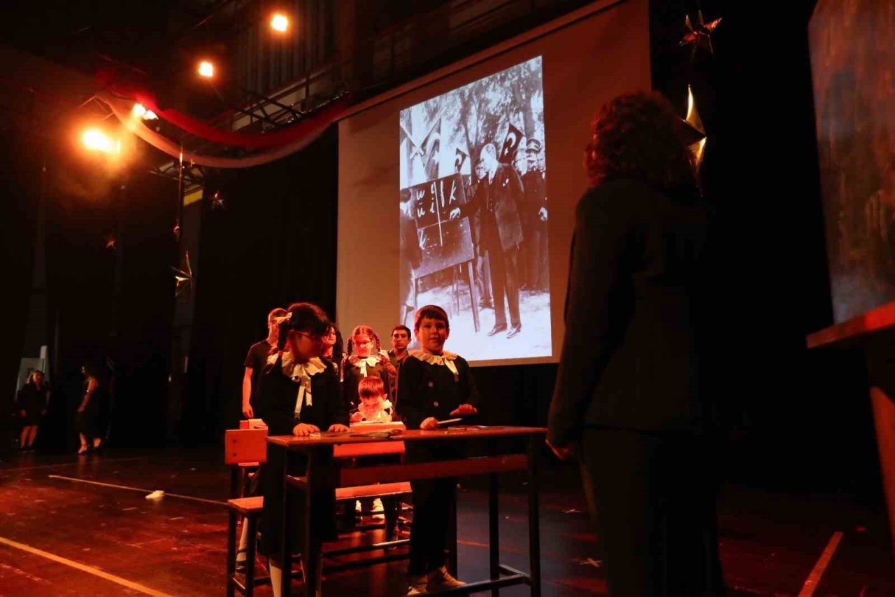 Cumhuriyetin 100 yıllık gelişimi anlatıldı