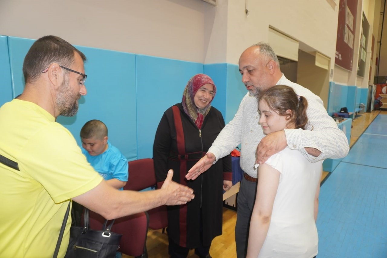 Müdür Kasapoğlu, özel bireylerle idman yaptı