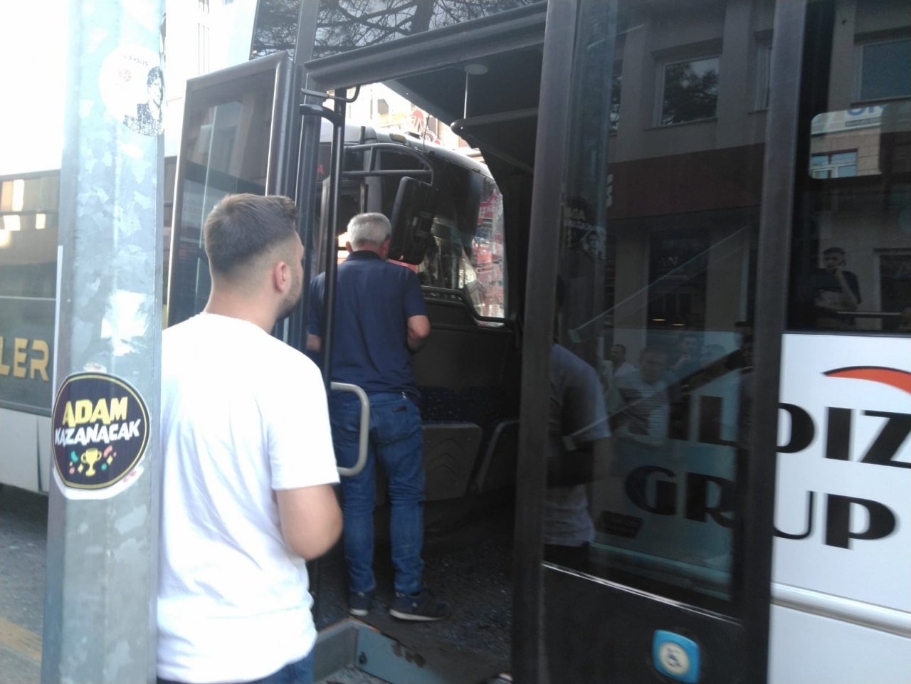 Nevşehir’de freni patlayan halk otobüsü önündeki halk otobüsüne çarptı: 9 yaralı