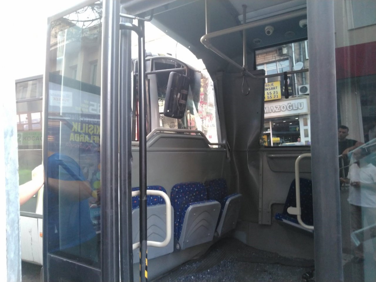 Nevşehir’de freni patlayan halk otobüsü önündeki halk otobüsüne çarptı: 9 yaralı