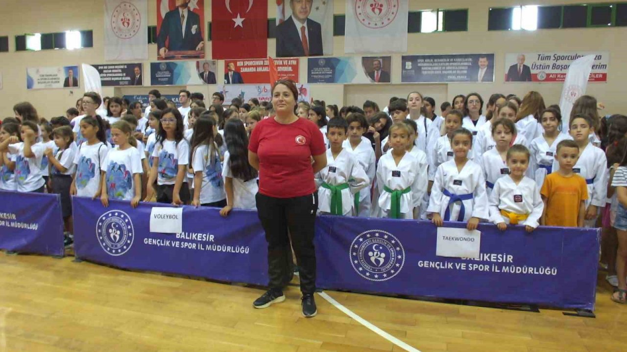 Balıkesir’de çocuklar yaz spor okullarına koştu